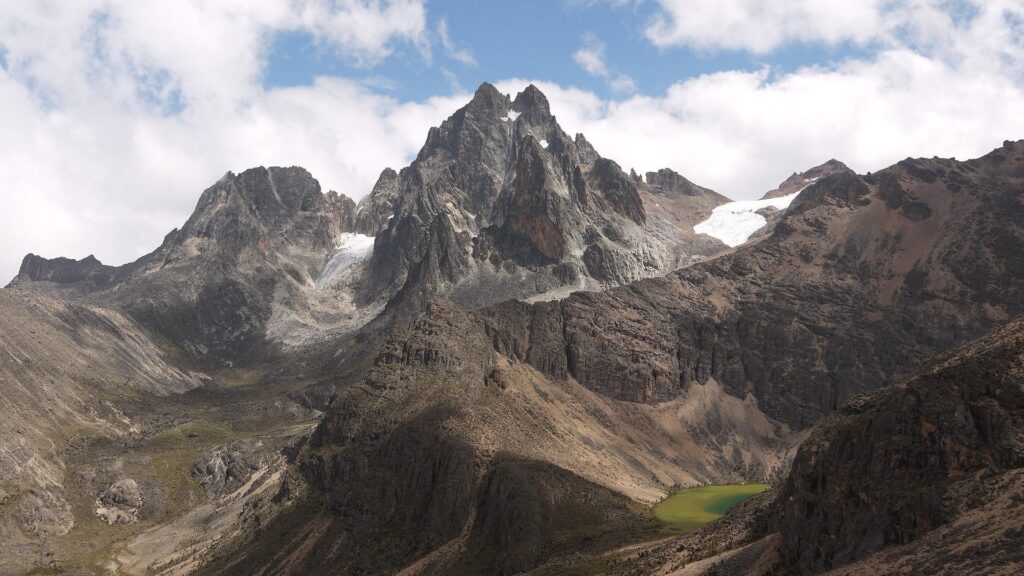5 days Mount Kenya climbing sirimon Chogoria to point Lenana at 4985m