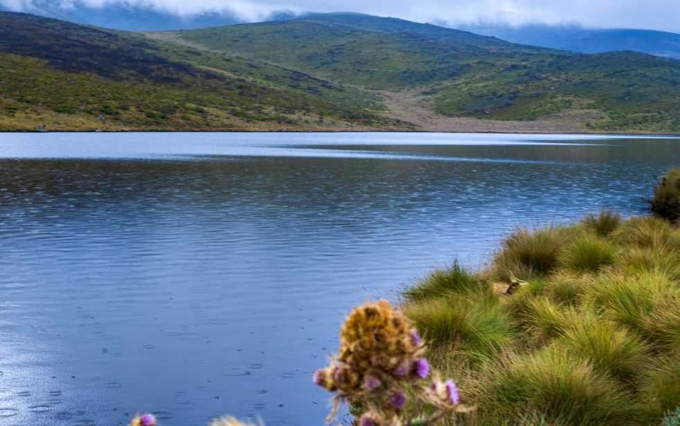 Lake Elis Mount Kenya climbing 4 days chogoria route to point Lenana Peak